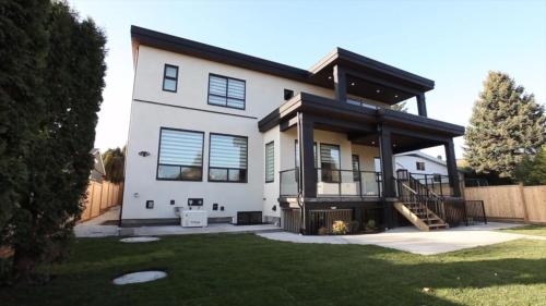 Buitenkant, DELOVELY B&B in White Rock