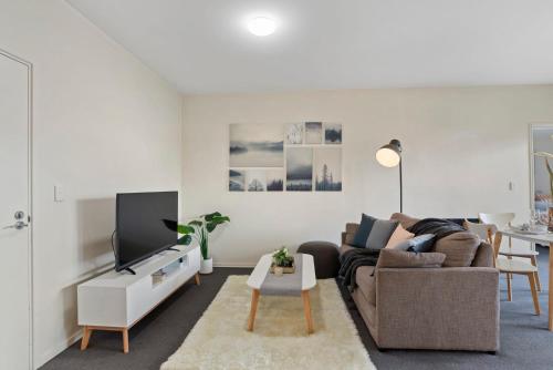 A Comfy & Cozy 2BR Apt Near Flemington Races