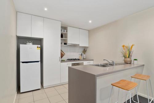 A Comfy & Cozy 2BR Apt Near Flemington Races