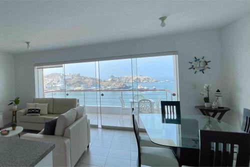 Departamento amplio y moderno con vista al mar