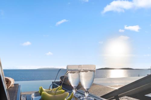 Villa Thalassa, Beachfront, Private Pool & Sunset Views by Explore Andros, Andros (foto 10)