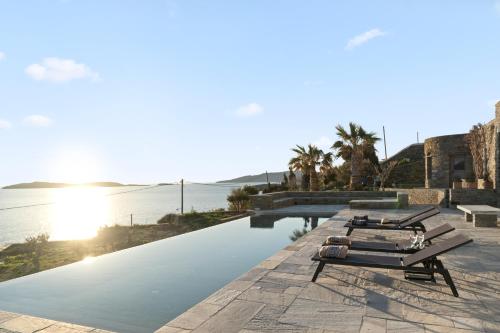 Villa Thalassa, Beachfront, Private Pool & Sunset Views by Explore Andros, Andros (foto 6)