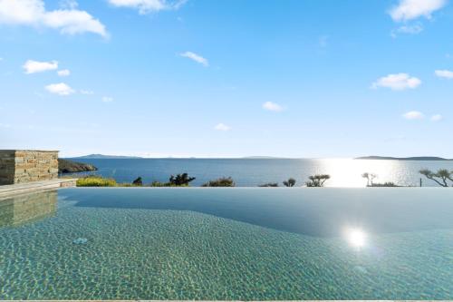 Villa Thalassa, Beachfront, Private Pool & Sunset Views by Explore Andros, Andros (foto 7)