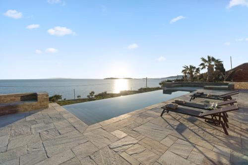 Villa Thalassa, Beachfront, Private Pool & Sunset Views by Explore Andros, Andros (foto 8)