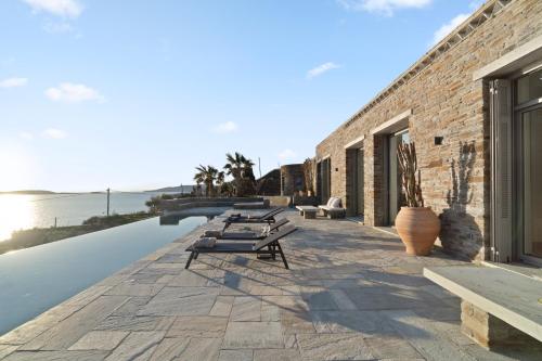Villa Thalassa, Beachfront, Private Pool & Sunset Views by Explore Andros, Andros (foto 5)