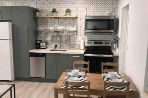 Renovated South Beach Apt 10min walk 2 beach