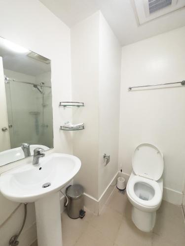 StayHere BGC City Studio in SOMA near SM Aura, Manila (photo 9)
