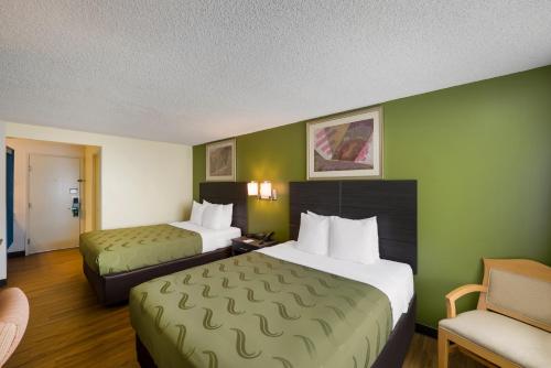 Queen Room with Two Queen Beds image 3