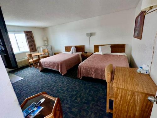 2 queen beds