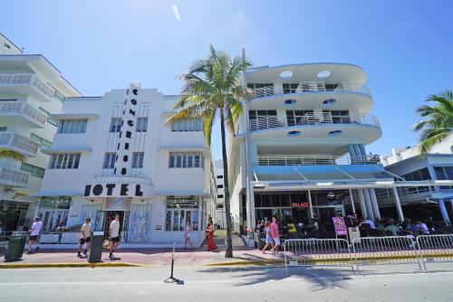 Deluxe apartments at the Congress Miami Beach