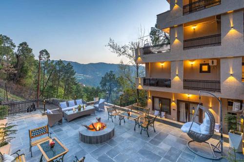 StayVista at Villa AnVira by GTV Estate with Bonfire, BBQ