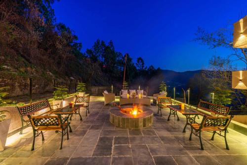 StayVista at Villa AnVira by GTV Estate with Bonfire, BBQ, Shimla (Foto 10)