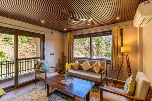 StayVista at Villa AnVira by GTV Estate with Bonfire, BBQ, Shimla (Foto 3)