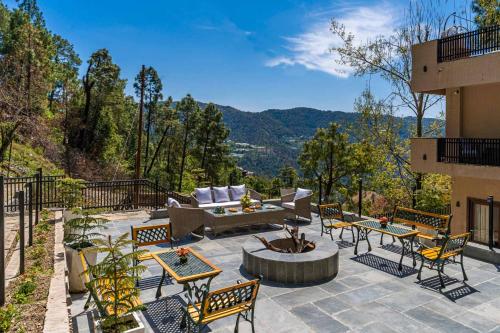 StayVista at Villa AnVira by GTV Estate with Bonfire, BBQ, Shimla (Foto 7)
