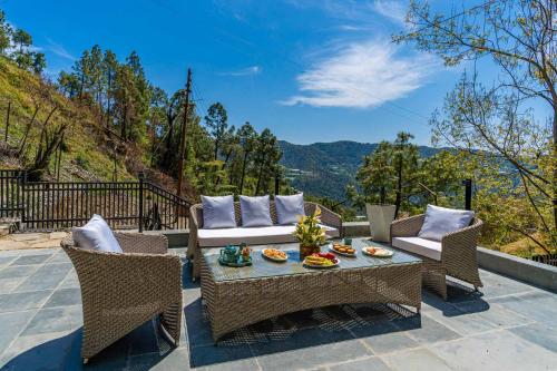 StayVista at Villa AnVira by GTV Estate with Bonfire, BBQ, Shimla (Foto 8)