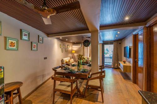 StayVista at Villa AnVira by GTV Estate with Bonfire, BBQ, Shimla (Foto 9)