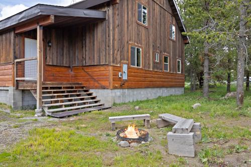 Set the Hook by KABINO Fire Pit Sleeper Sofa Loft 2 Living Rooms Grill WiFi, Island Park (Foto 6)