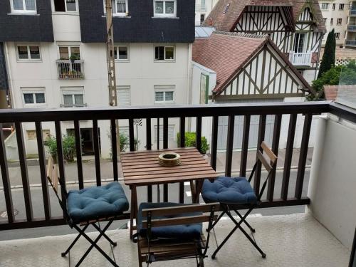 Appartement Trouville-sur-Mer, 3 pièces, 4 personnes - FR-1-712-46 - Location saisonnière - Trouville-sur-Mer