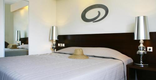 3 twin beds