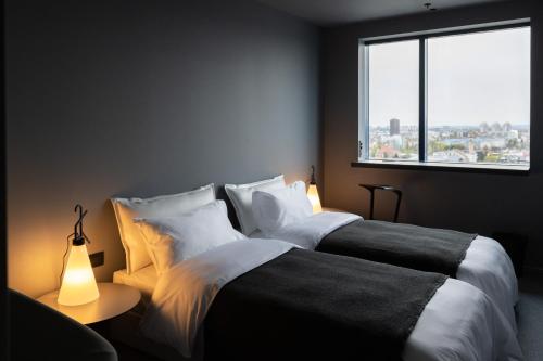2 twin beds