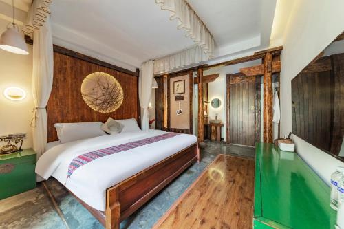 Deluxe Mountain View Room