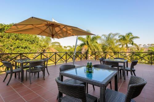 Ресторан, San Lameer Villa 14107 - 4 Bedroom Superior - 8 pax - San Lameer Rental Agency in Саусбрум