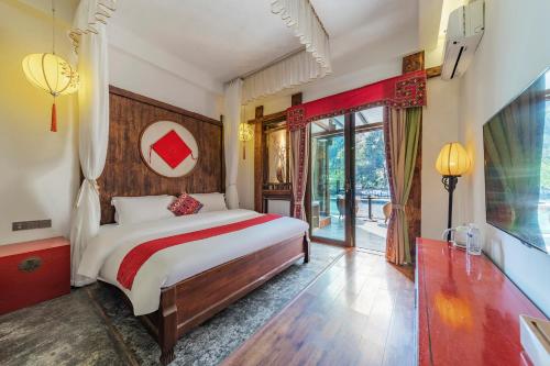 King Room with Pool View