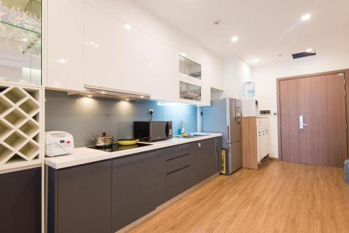 One-Bedroom Apartment image 5