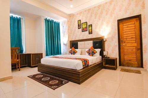 FabHotel Rakus Place