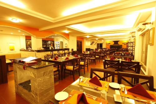 Ресторан, Waterfront Resort by KGH Group in Покхара