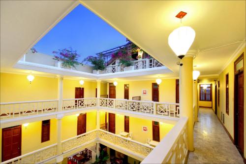 Balcony/terrace, Thanh Van Hotel in Son Phong