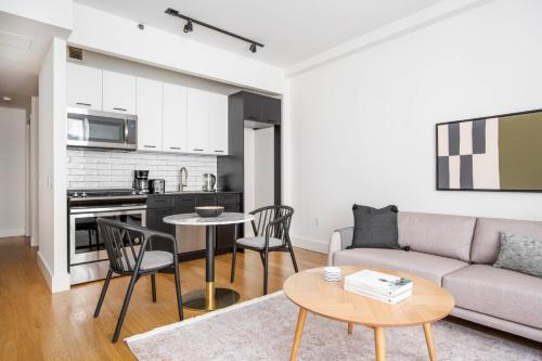 FiDi Jr 1br w gym lounge nr Wall Street NYC-1136 in New York, USA
