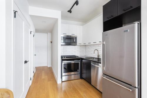 FiDi 1br w lounge gym nr Freedom Tower NYC-1138, New York (Foto 6)
