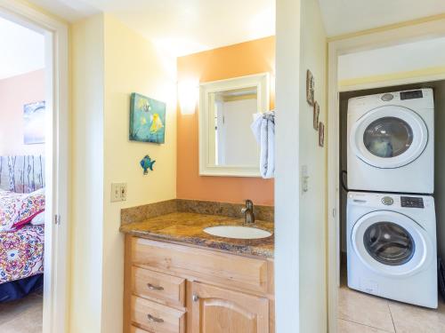 Maui Banyan T-305 - Ocean View Beach Condo for 10 - main image