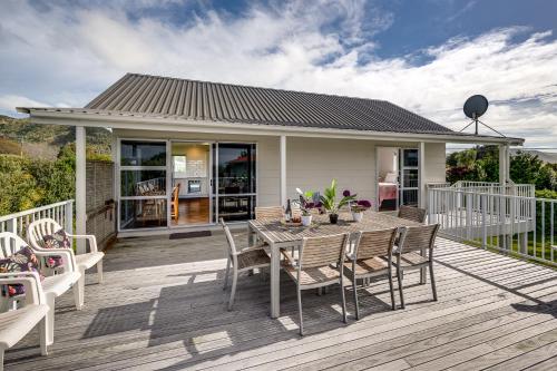 Coastal Haven - Waimarama Holiday Home