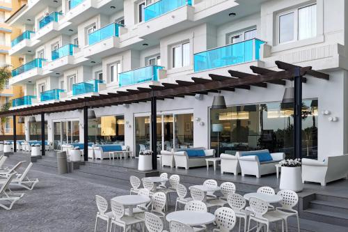 Aparthotel Acuazul - image 7