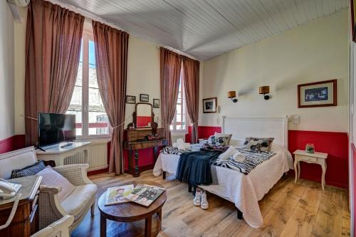 room detail thumbnail 1