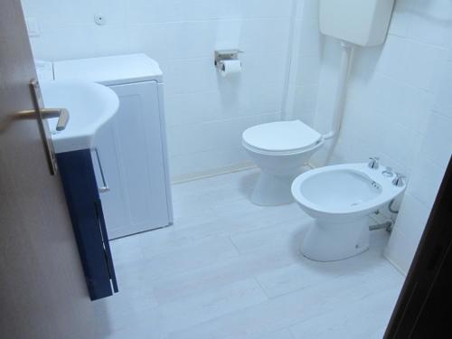 One-Bedroom Apartment image 3