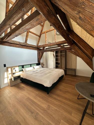 Hopfenhotel am Adenauerufer 4