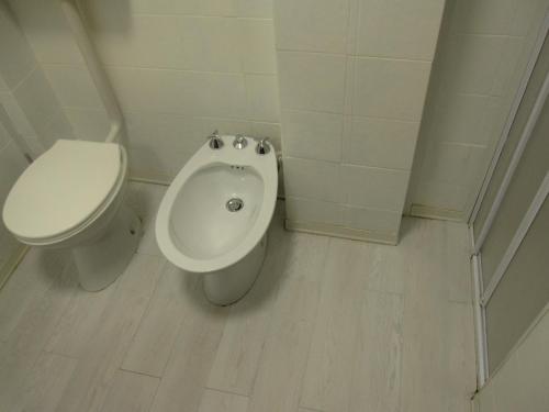 One-Bedroom Apartment image 2