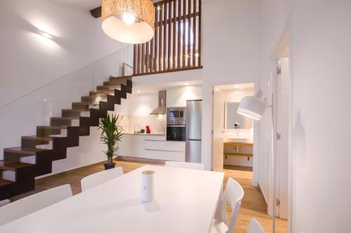 Apartamentos Lucio Rodinso - Escanlar