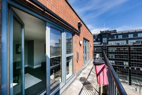 Top Floor 2 Bedroom Penthouse - Tap to explore photos