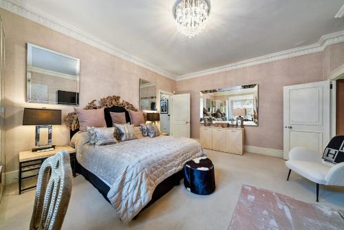 Finest Retreats - Hampstead Village House