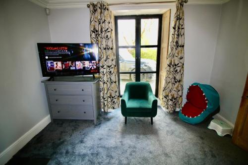 Llanfair Hall, Dog Friendly, Cinema, Games Room, Hot Tub