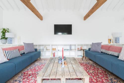 Simple Coastal Luxury near Southwold sleeps 10