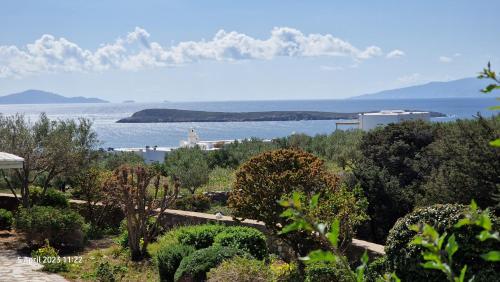 Villa Zoe with Seaview near Golden Beach in Tzanes