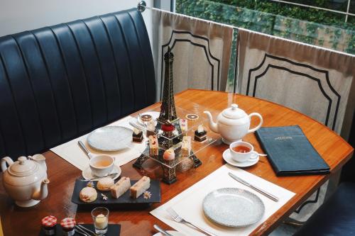 Restaurant, Oriental Residence Bangkok in Siam