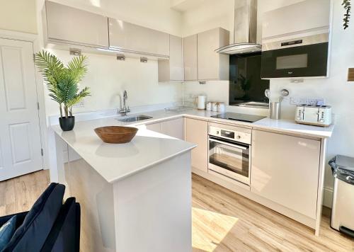 Flat 2 Bluebridge Court - Cliffords Reach - image 2
