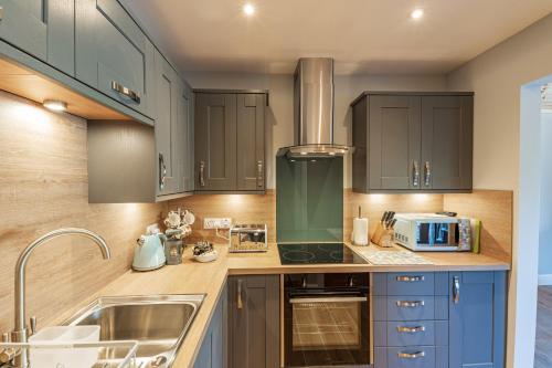 Konyha, Osprey Lodge 1 with Hot Tub in Newton Stewart