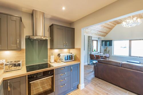 Konyha, Osprey Lodge 1 with Hot Tub in Newton Stewart